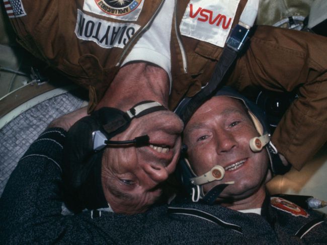 Cosmonaut Alexei Leonov Who Was First To Walk In Space Dies At 85 Zero Genie