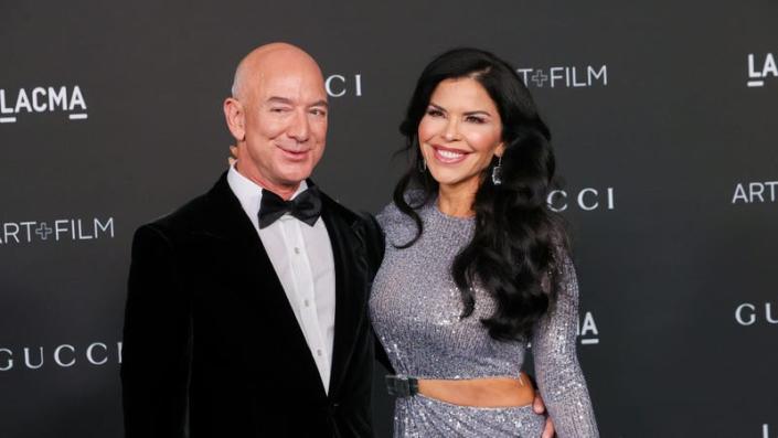 Jeff Bezos’s Girlfriend Is Leading an All-Women Blue Origin Spaceflight – Yahoo News