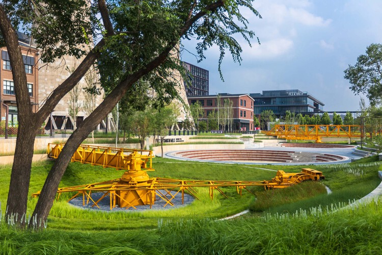 Liugong Hui Mall / CCTN Design + BEIJING SHOUGANG INTERNATIONAL ENGINEERING TECHNOLOGY - Exterior Photography, Windows, Garden