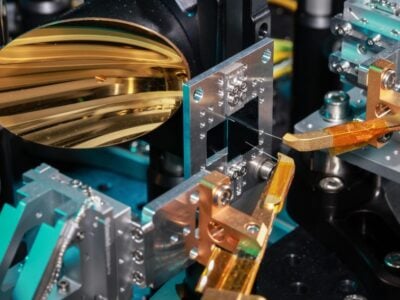 6G terahertz waveform synthesis in a photonic chip